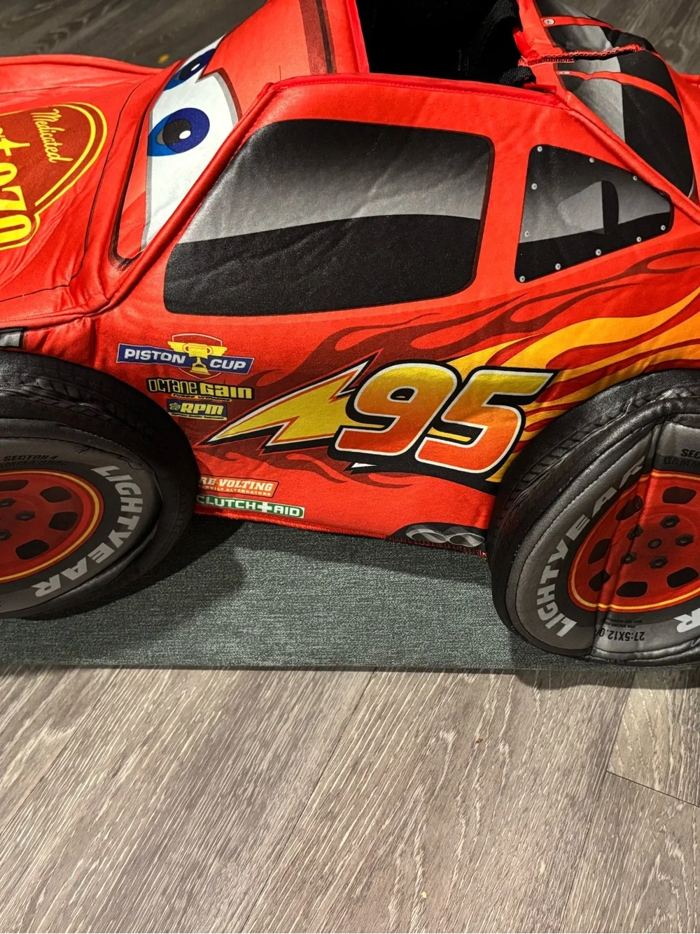 Lightning McQueen Cars 3D Racecar costume - Picture 5 of 8